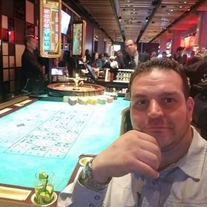 Meet your Posher, Nikos